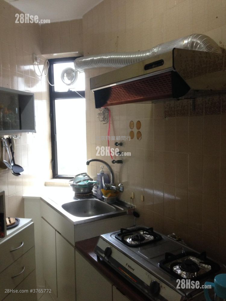 Kornhill Sell 3 Bedrooms , 2 Bathrooms 668 ft²