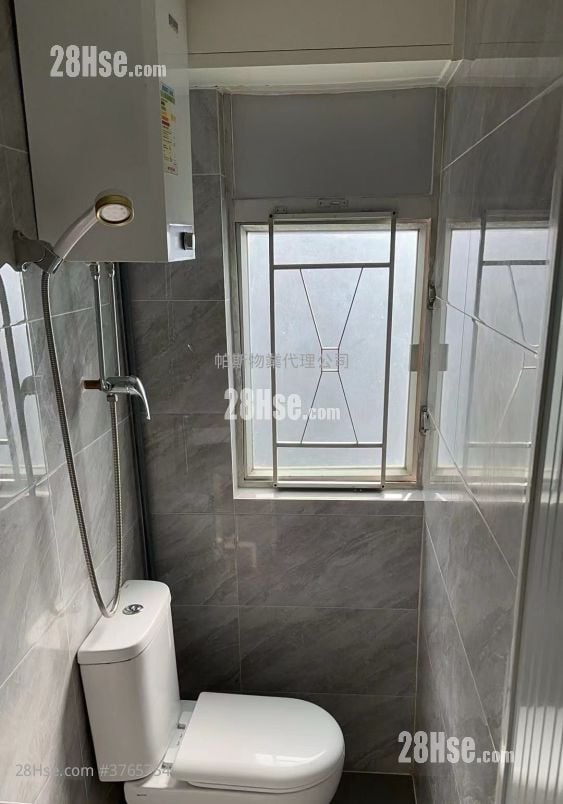 Kam Shek Building Sell 385 ft²