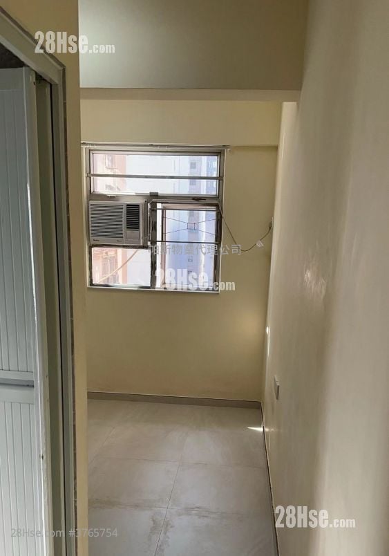 Kam Shek Building Sell 385 ft²