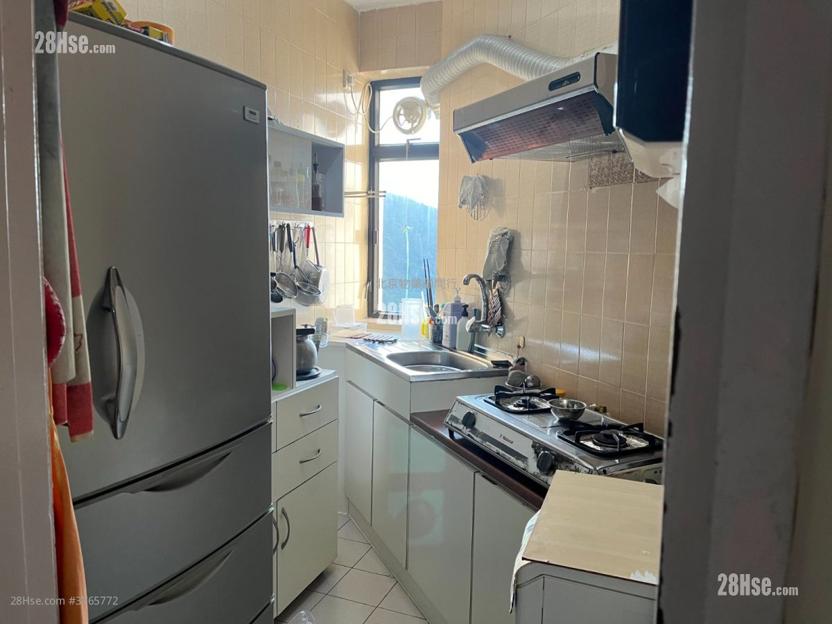 Kornhill Sell 3 Bedrooms , 2 Bathrooms 668 ft²