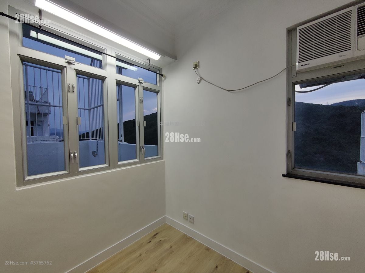 睡房 1: 荃威花园 售盘 2 房 , 1 浴室 395 平方尺