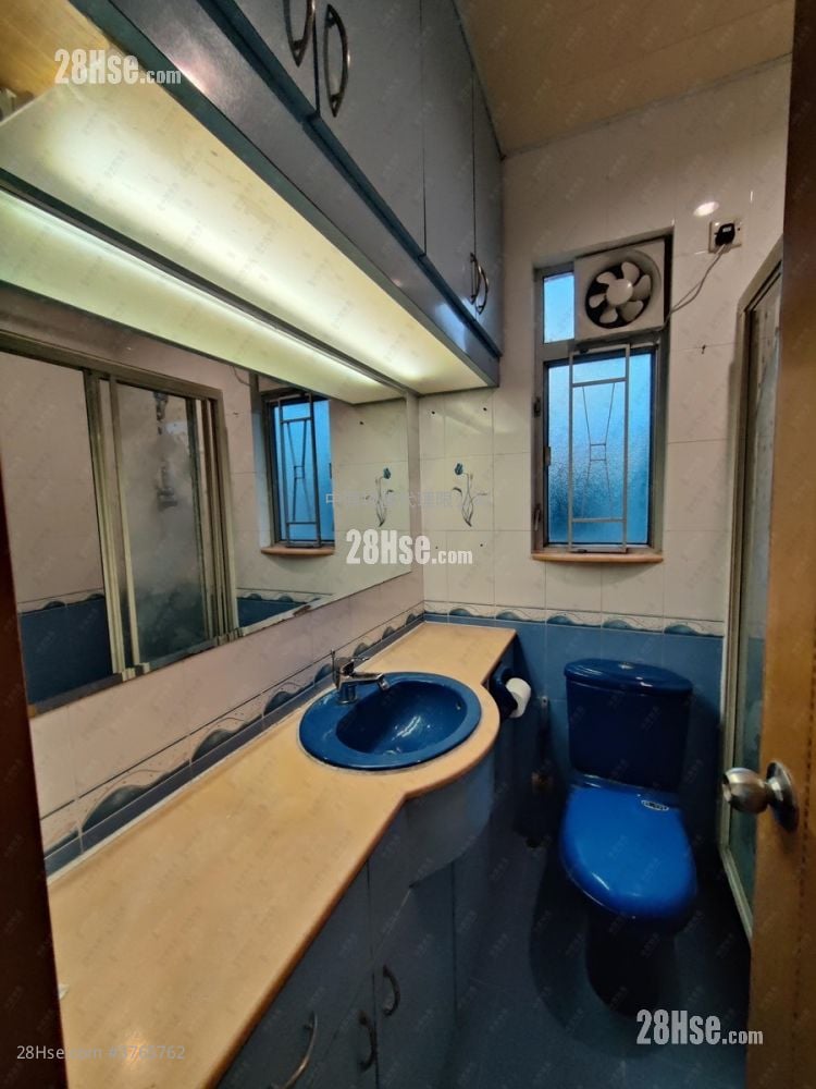 浴室: 荃威花园 售盘 2 房 , 1 浴室 395 平方尺