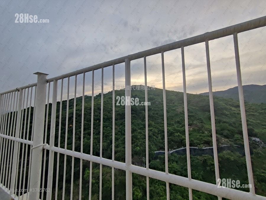 天台: 荃威花园 售盘 2 房 , 1 浴室 395 平方尺