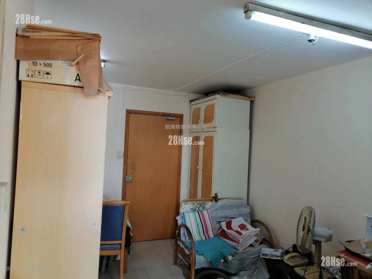 Cheung On Estate Sell 2 Bedrooms , 1 Bathroom 381 ft²