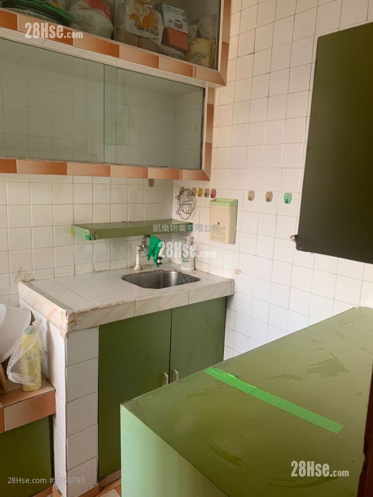 Cheung On Estate Sell 2 Bedrooms , 1 Bathroom 381 ft²