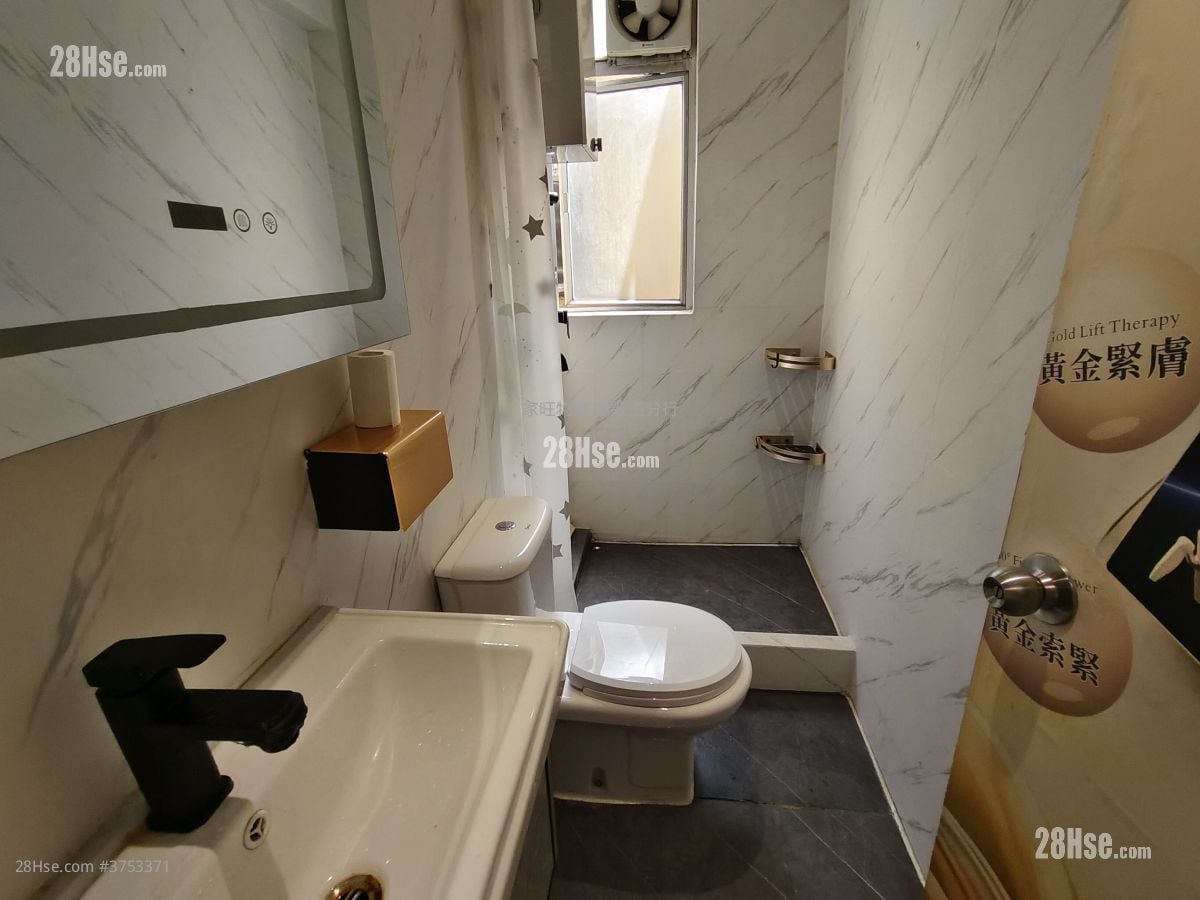 Golden Plaza Sell 4 Bedrooms , 1 Bathroom 305 ft²