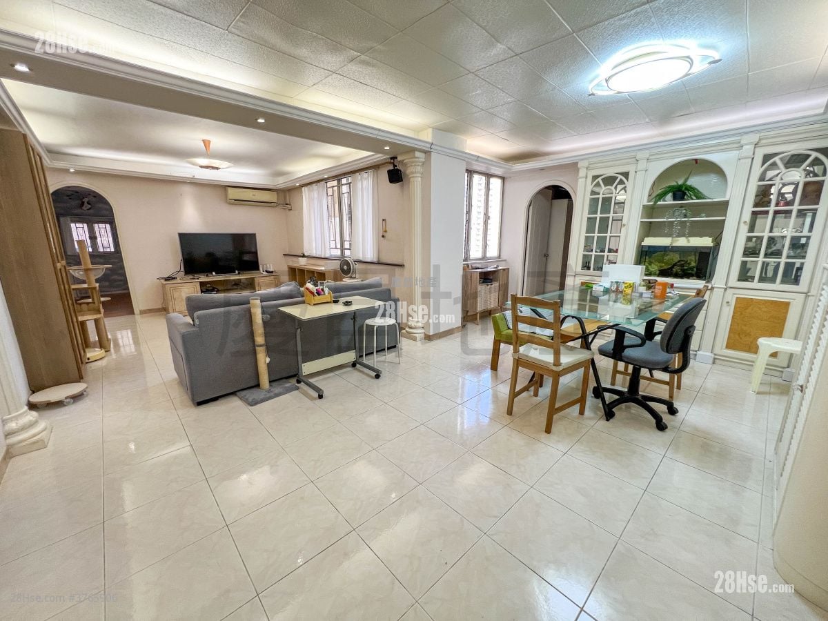 Bedford Gardens Rental 4 Bedrooms , 2 Bathrooms 1,160 ft²