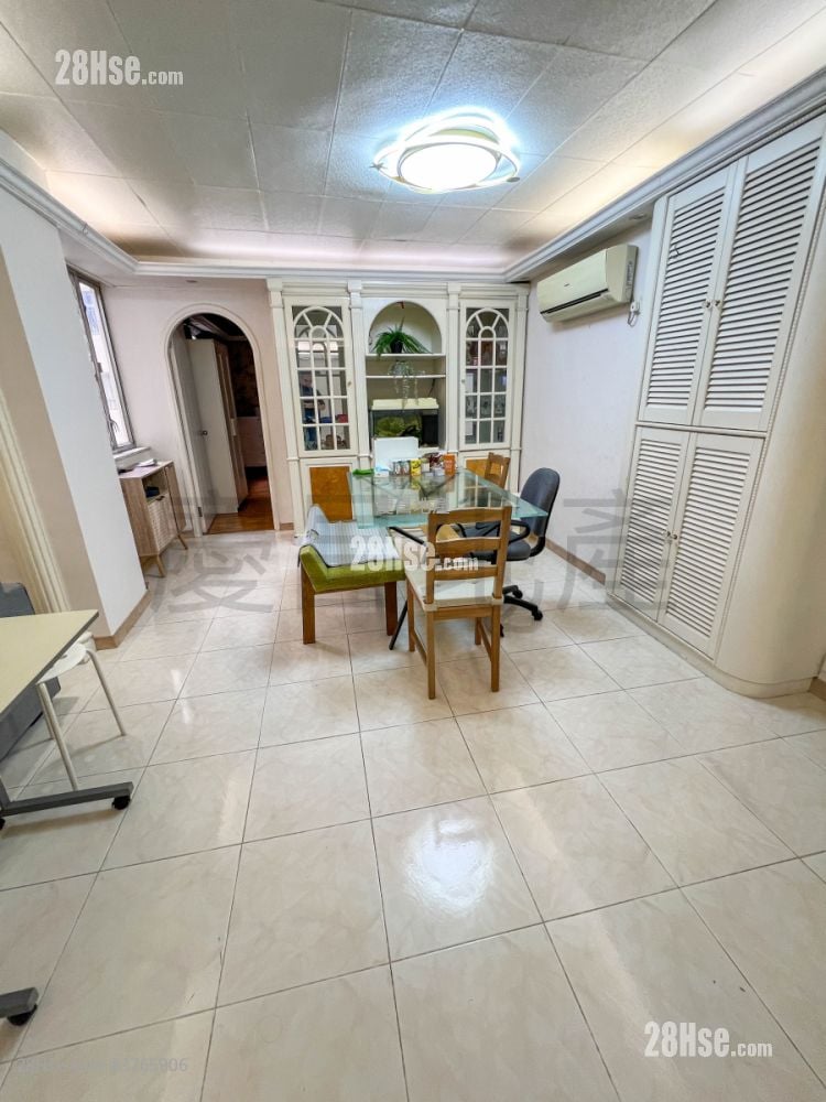 Bedford Gardens Rental 4 Bedrooms , 2 Bathrooms 1,160 ft²