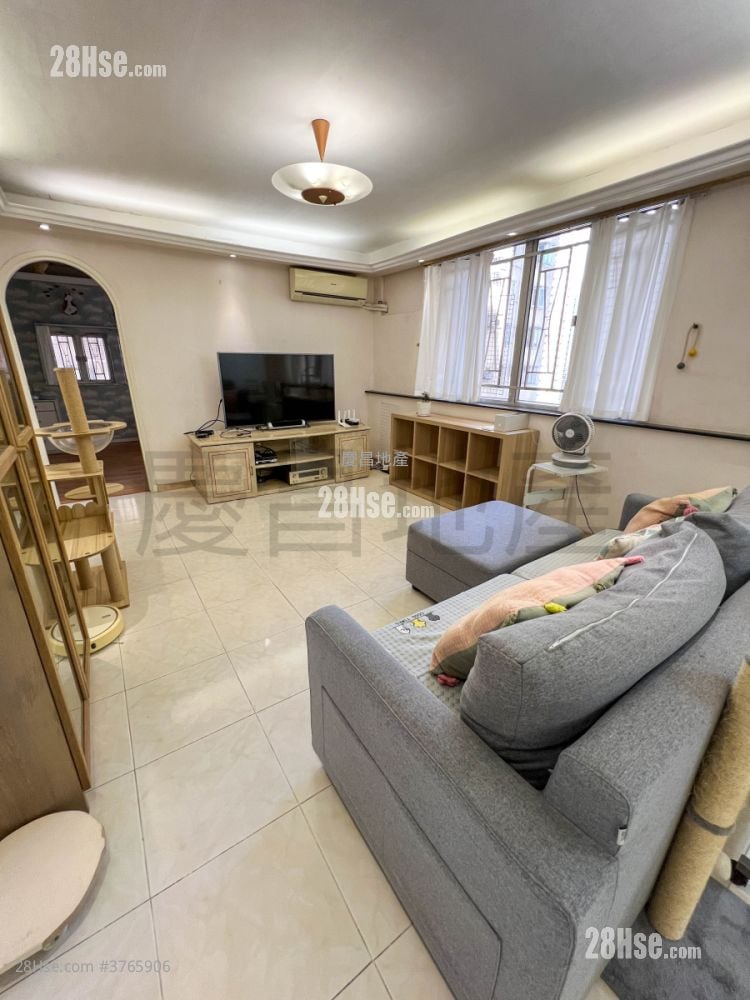 Bedford Gardens Rental 4 Bedrooms , 2 Bathrooms 1,160 ft²