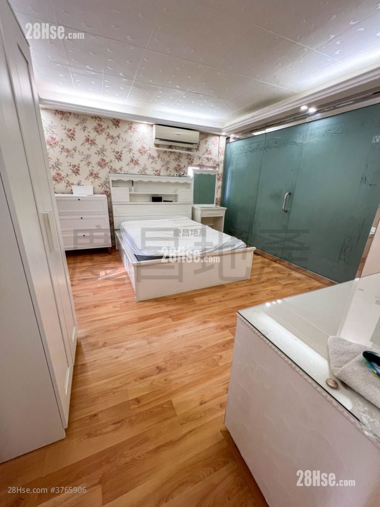 Bedford Gardens Rental 4 Bedrooms , 2 Bathrooms 1,160 ft²