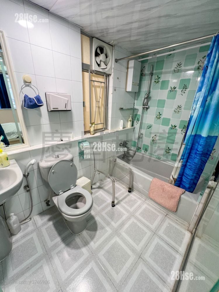 Bedford Gardens Rental 4 Bedrooms , 2 Bathrooms 1,160 ft²