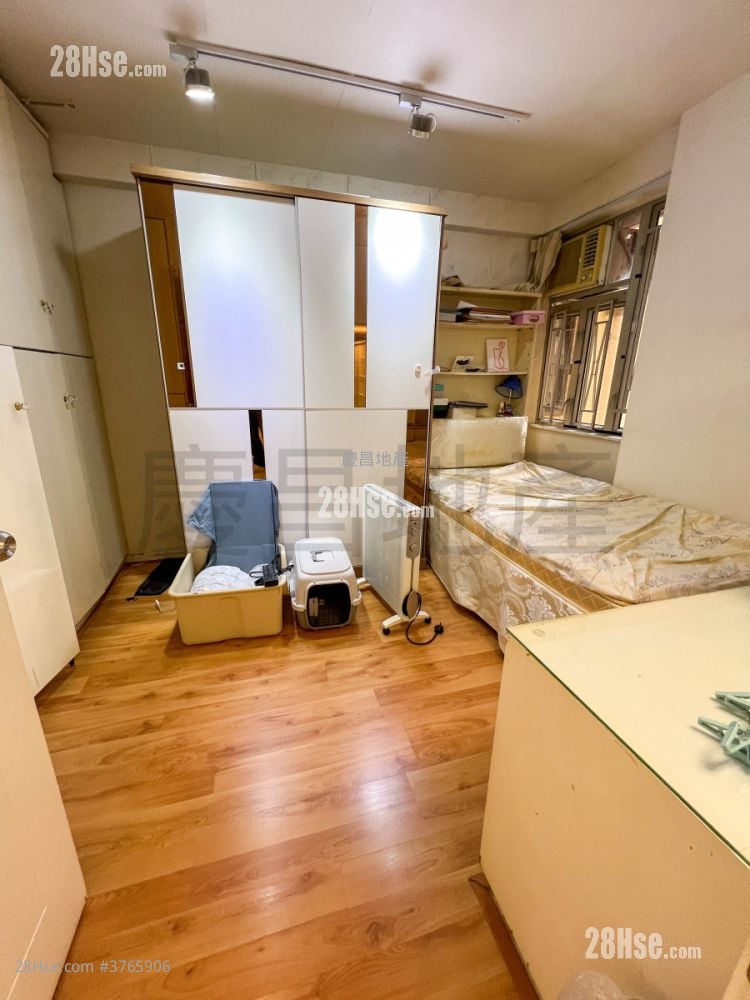 Bedford Gardens Rental 4 Bedrooms , 2 Bathrooms 1,160 ft²