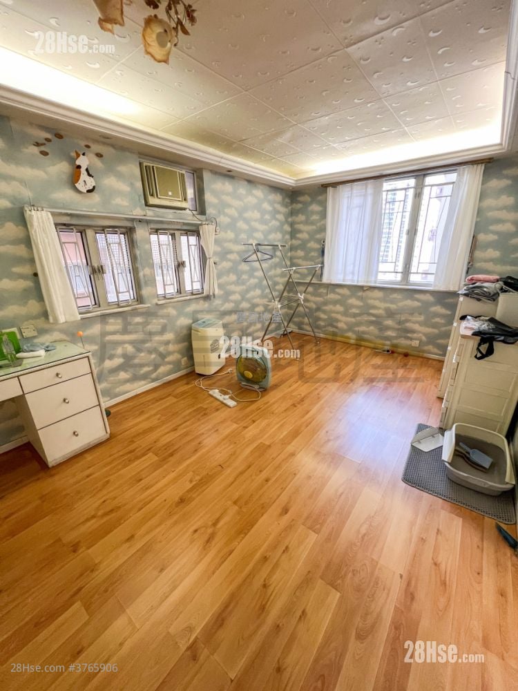 Bedford Gardens Rental 4 Bedrooms , 2 Bathrooms 1,160 ft²