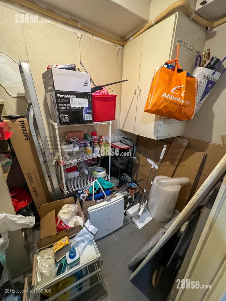 Bedford Gardens Rental 4 Bedrooms , 2 Bathrooms 1,160 ft²