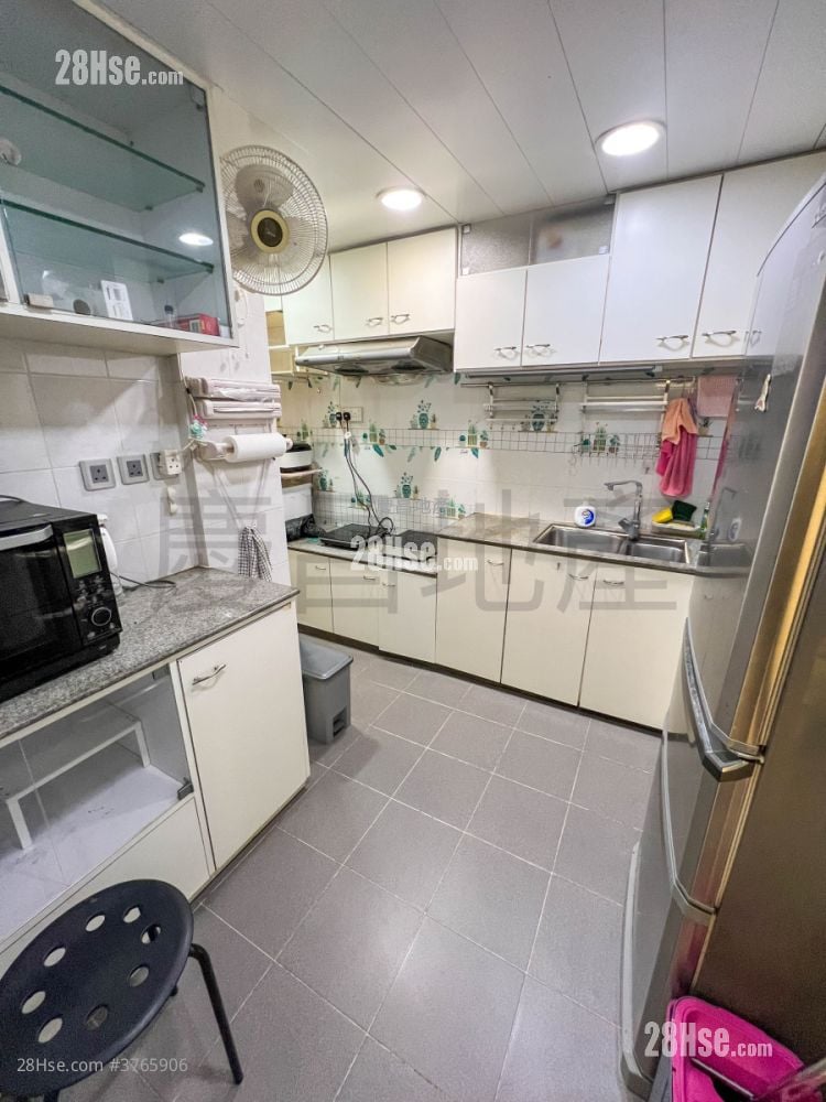 Bedford Gardens Rental 4 Bedrooms , 2 Bathrooms 1,160 ft²