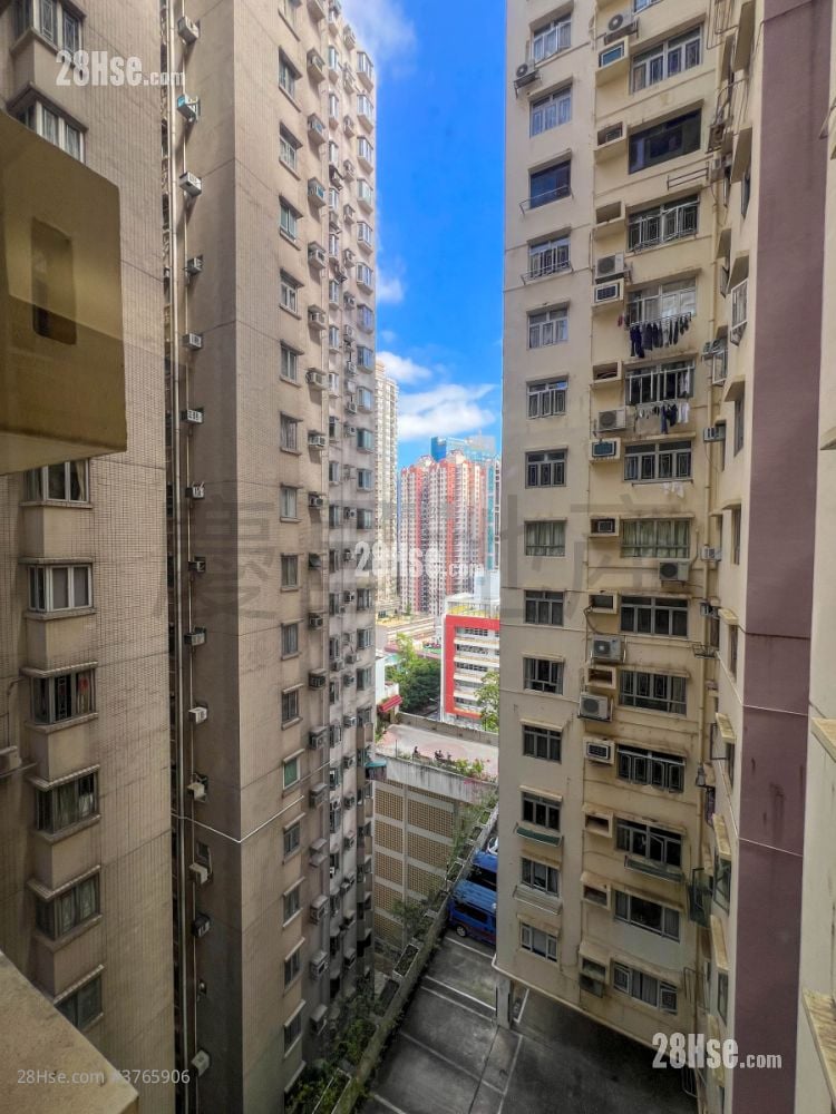 Bedford Gardens Rental 4 Bedrooms , 2 Bathrooms 1,160 ft²