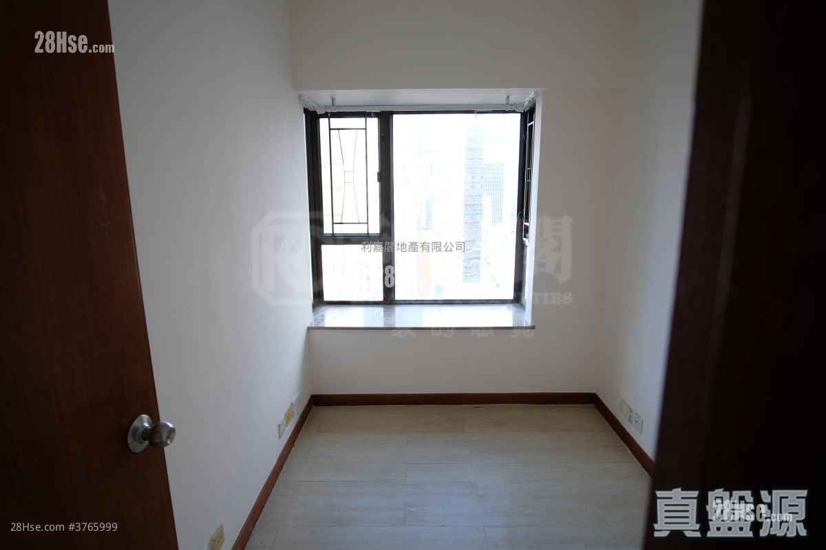 翰庭轩 售盘 3 房 681 平方尺