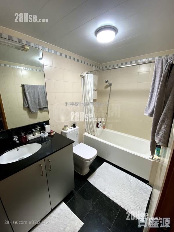 荷李活华庭 售盘 3 房 756 平方尺