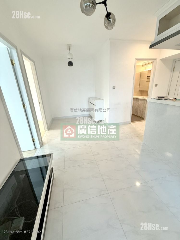 Hampton Place Sell 2 Bedrooms , 1 Bathroom 429 ft²