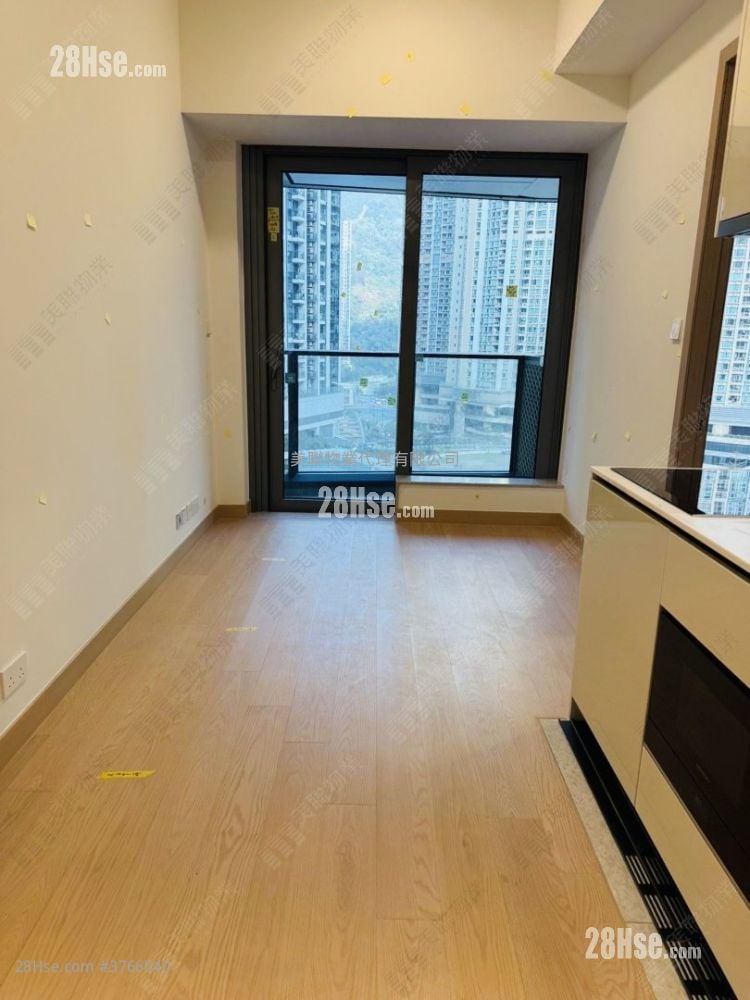 Seasons Place 售盘 1 房 , 1 浴室 323 平方尺