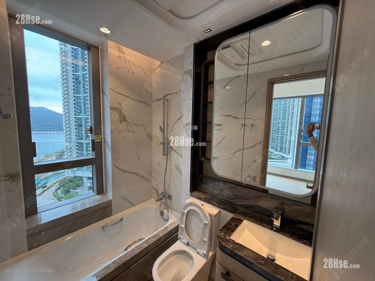 Villa Garda I Sell 3 Bedrooms 721 ft²