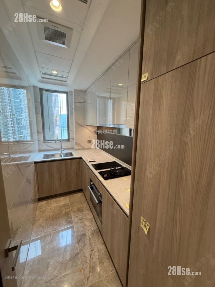 Villa Garda I Sell 3 Bedrooms 721 ft²