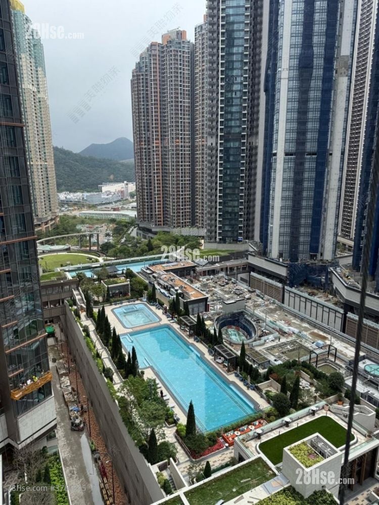 Villa Garda I Sell 3 Bedrooms 721 ft²