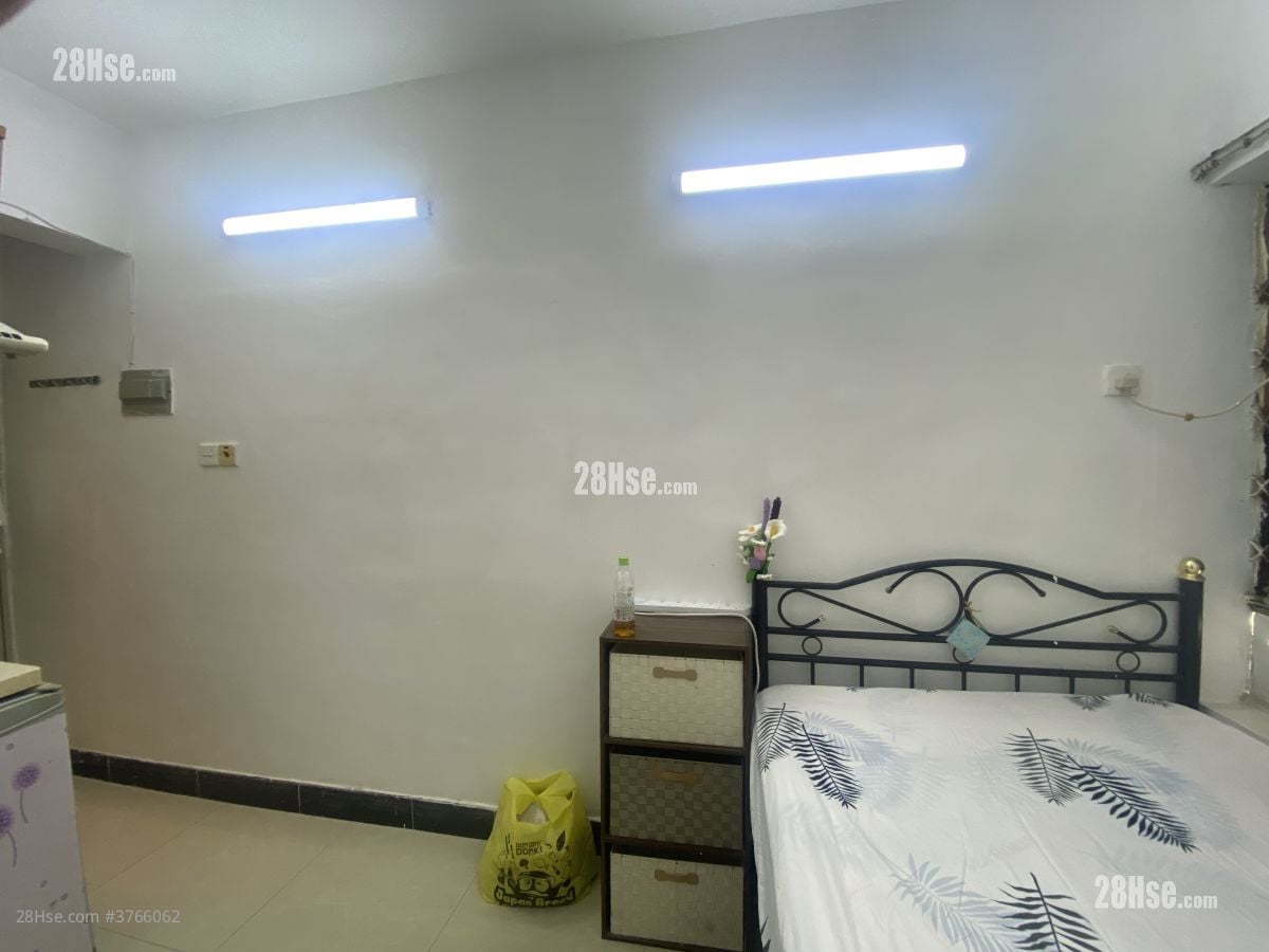 Champagne Court Rental Studio , 1 Bathroom 120 ft²