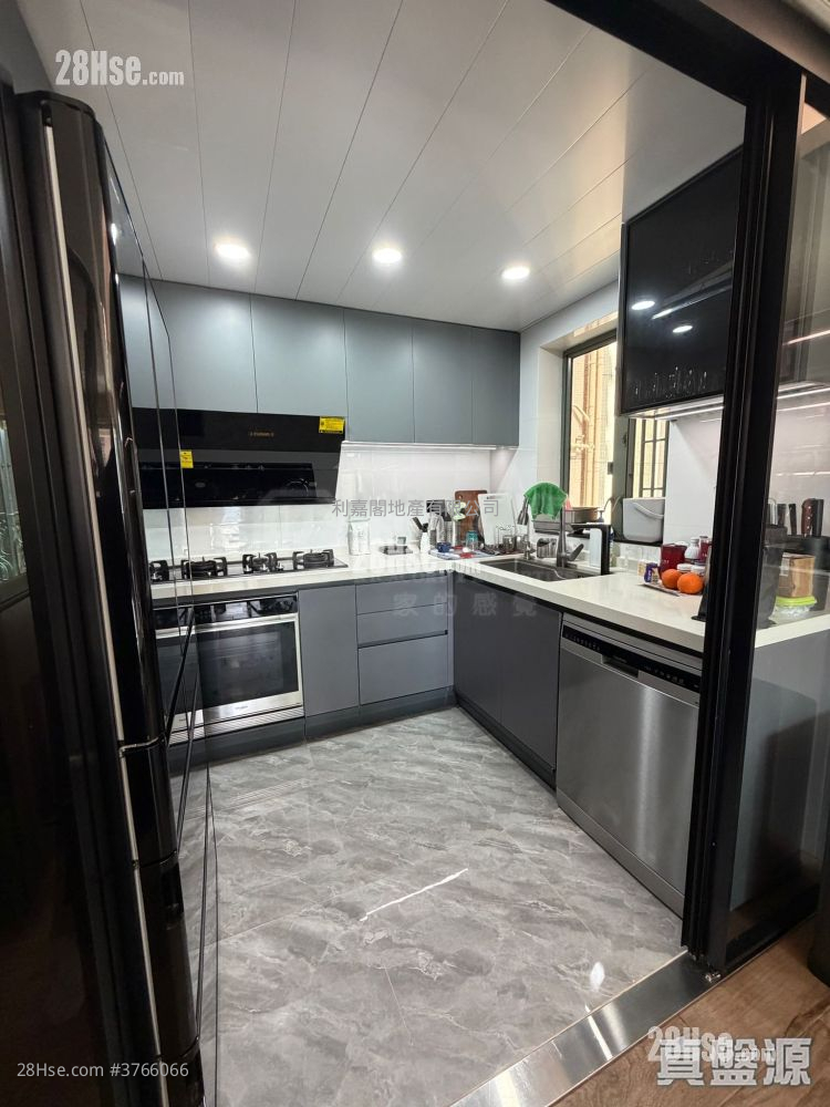 蔚蓝湾畔 售盘 2 房 , 2 浴室 745 平方尺