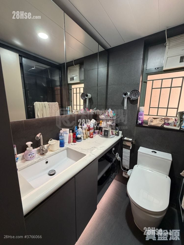 蔚蓝湾畔 售盘 2 房 , 2 浴室 745 平方尺