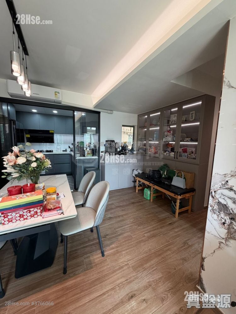 蔚蓝湾畔 售盘 2 房 , 2 浴室 745 平方尺