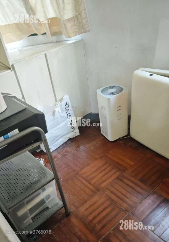 Ngai Hing Mansion Rental 3 Bedrooms , 1 Bathroom 530 ft²
