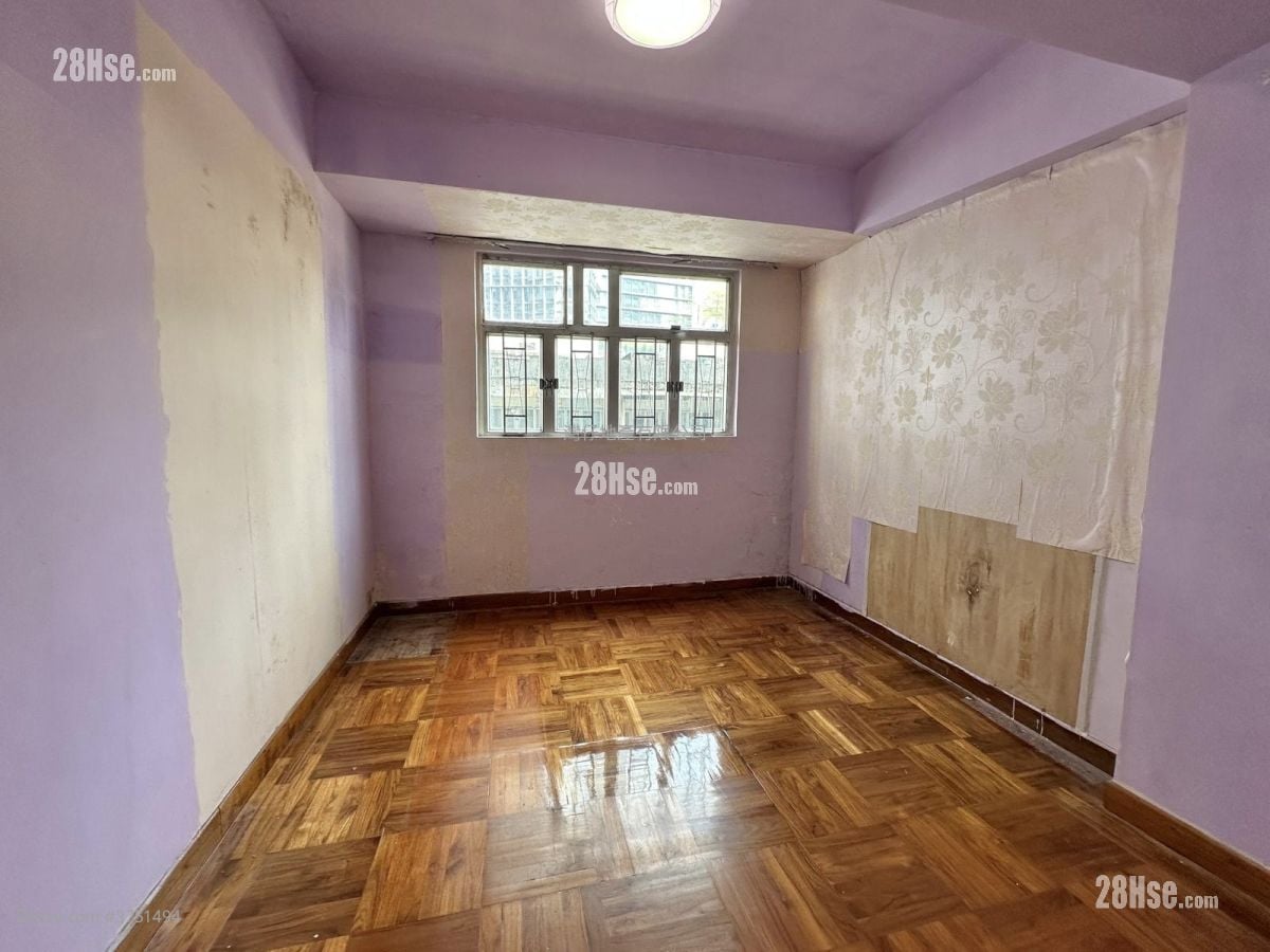 Thai Kong Building Sell 2 Bedrooms , 1 Bathroom 601 ft²