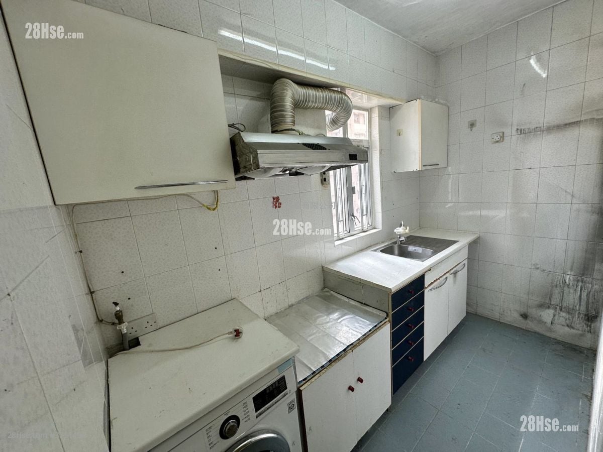 Thai Kong Building Sell 2 Bedrooms , 1 Bathroom 601 ft²