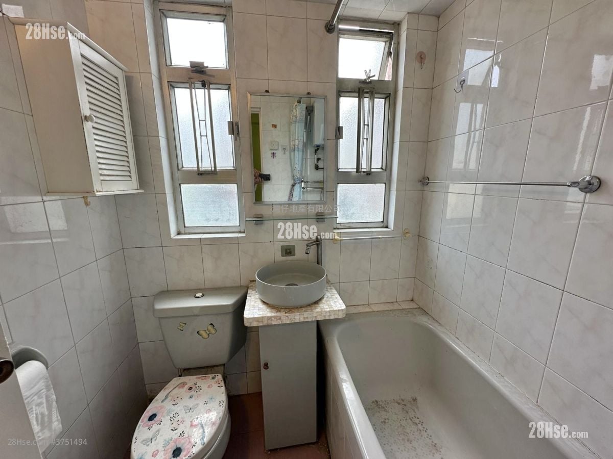 Thai Kong Building Sell 2 Bedrooms , 1 Bathroom 601 ft²