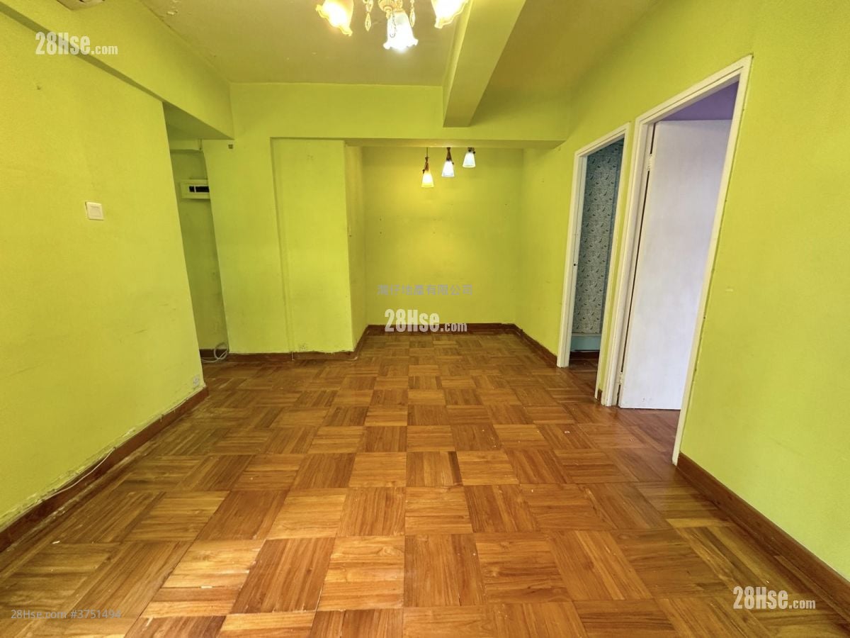 Thai Kong Building Sell 2 Bedrooms , 1 Bathroom 601 ft²