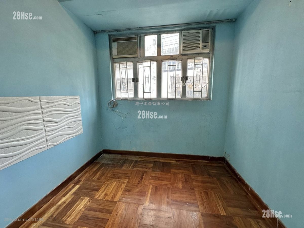 Thai Kong Building Sell 2 Bedrooms , 1 Bathroom 601 ft²