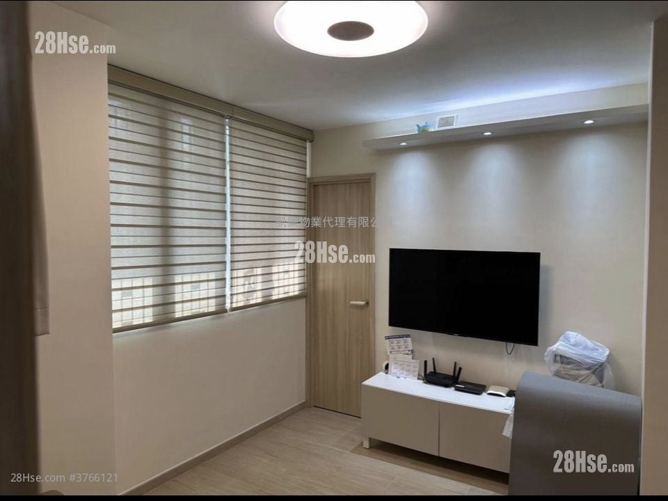 Hoi Tak Court Sell 2 Bedrooms 488 ft²