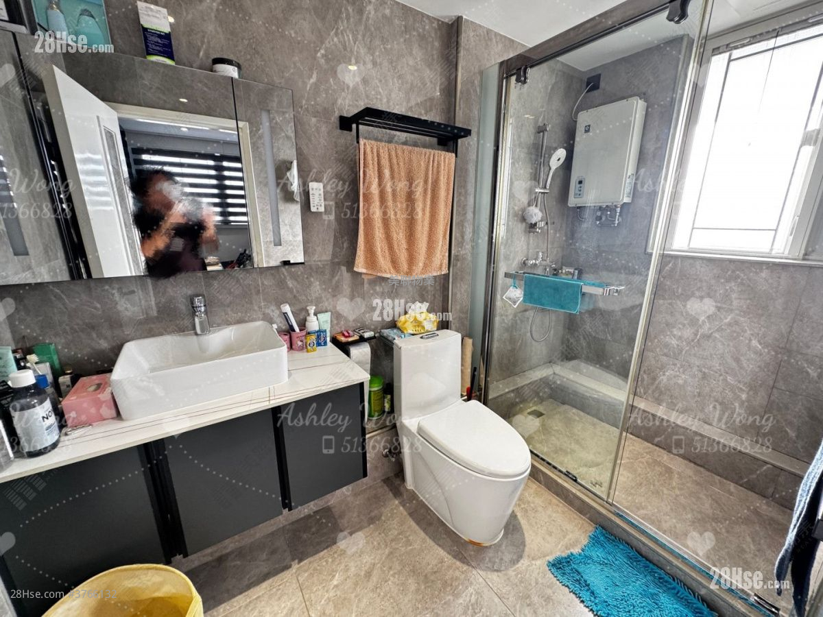 Maple Garden Sell 4 Bedrooms , 3 Bathrooms 698 ft²