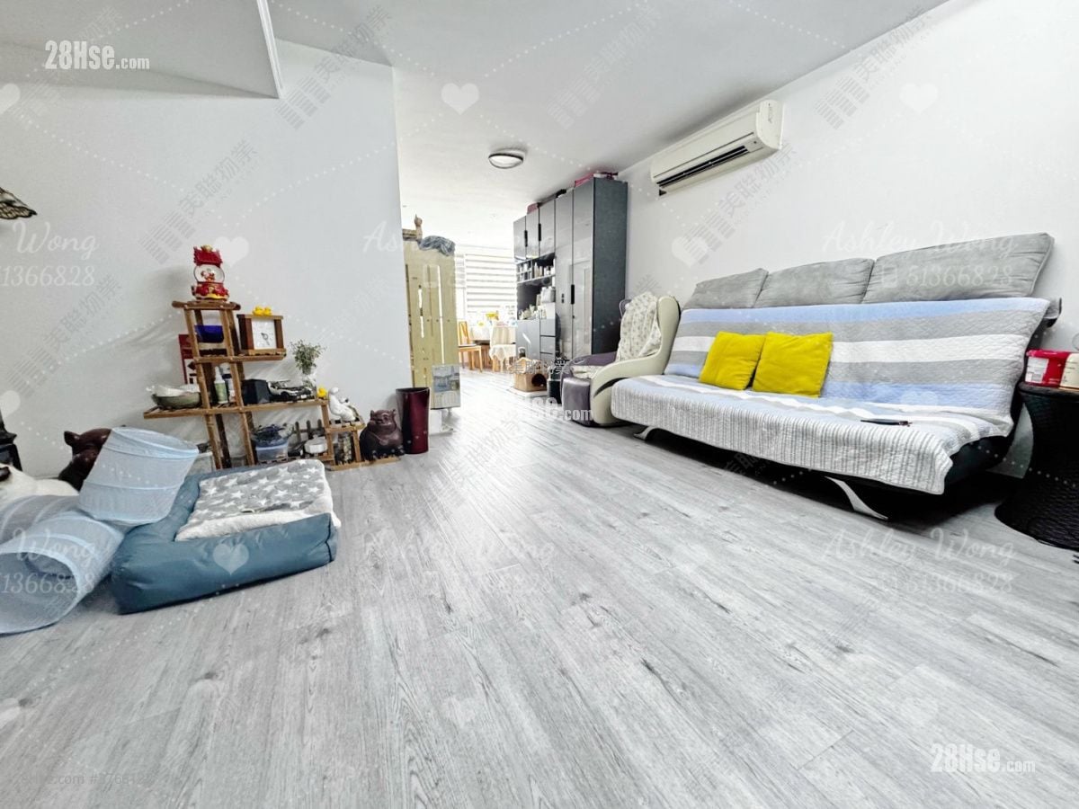 Maple Garden Sell 4 Bedrooms , 3 Bathrooms 698 ft²