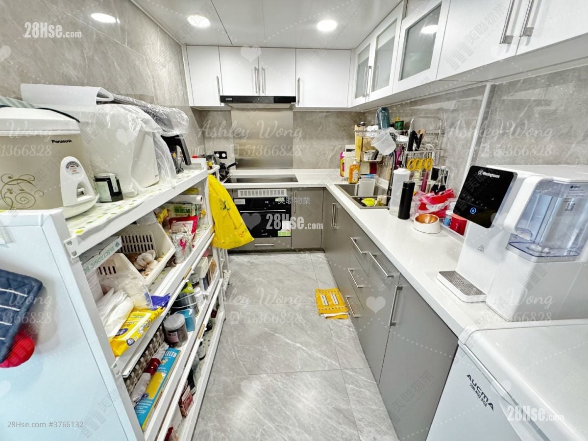 Maple Garden Sell 4 Bedrooms , 3 Bathrooms 698 ft²