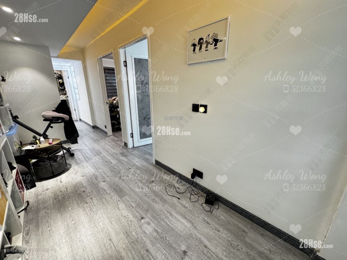 Maple Garden Sell 4 Bedrooms , 3 Bathrooms 698 ft²