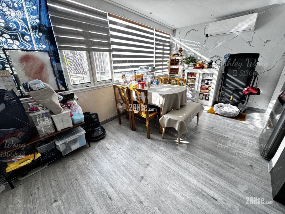 Maple Garden Sell 4 Bedrooms , 3 Bathrooms 698 ft²