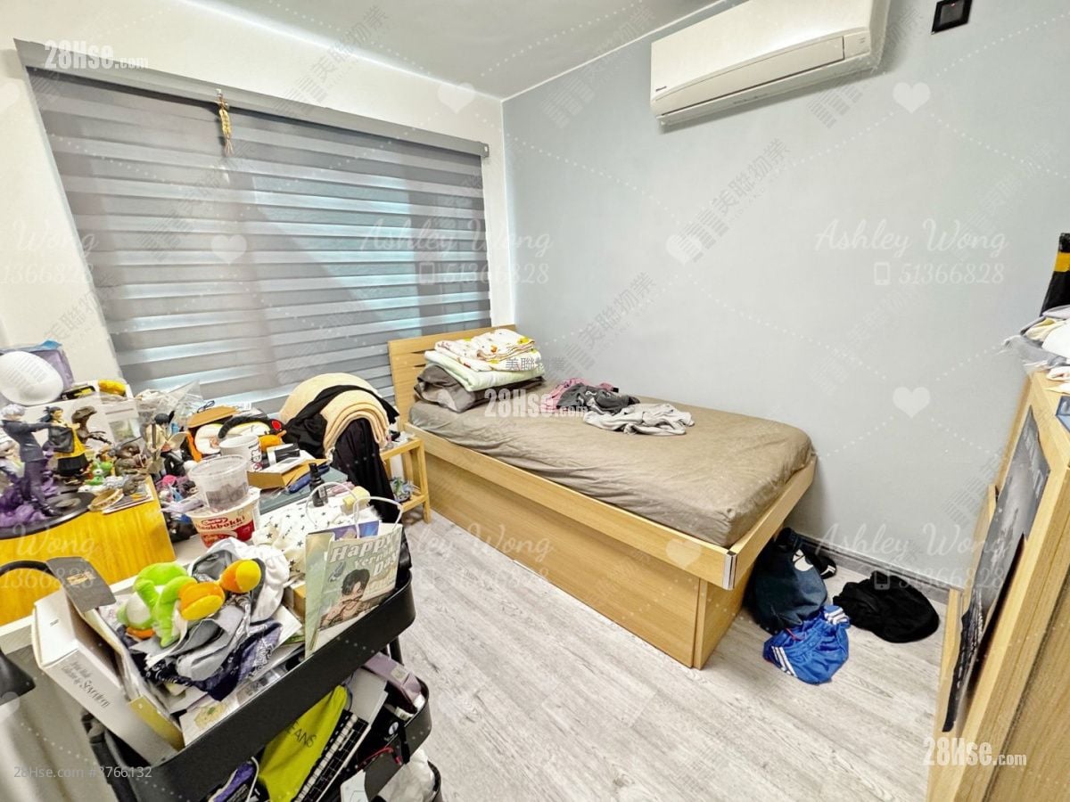 Maple Garden Sell 4 Bedrooms , 3 Bathrooms 698 ft²