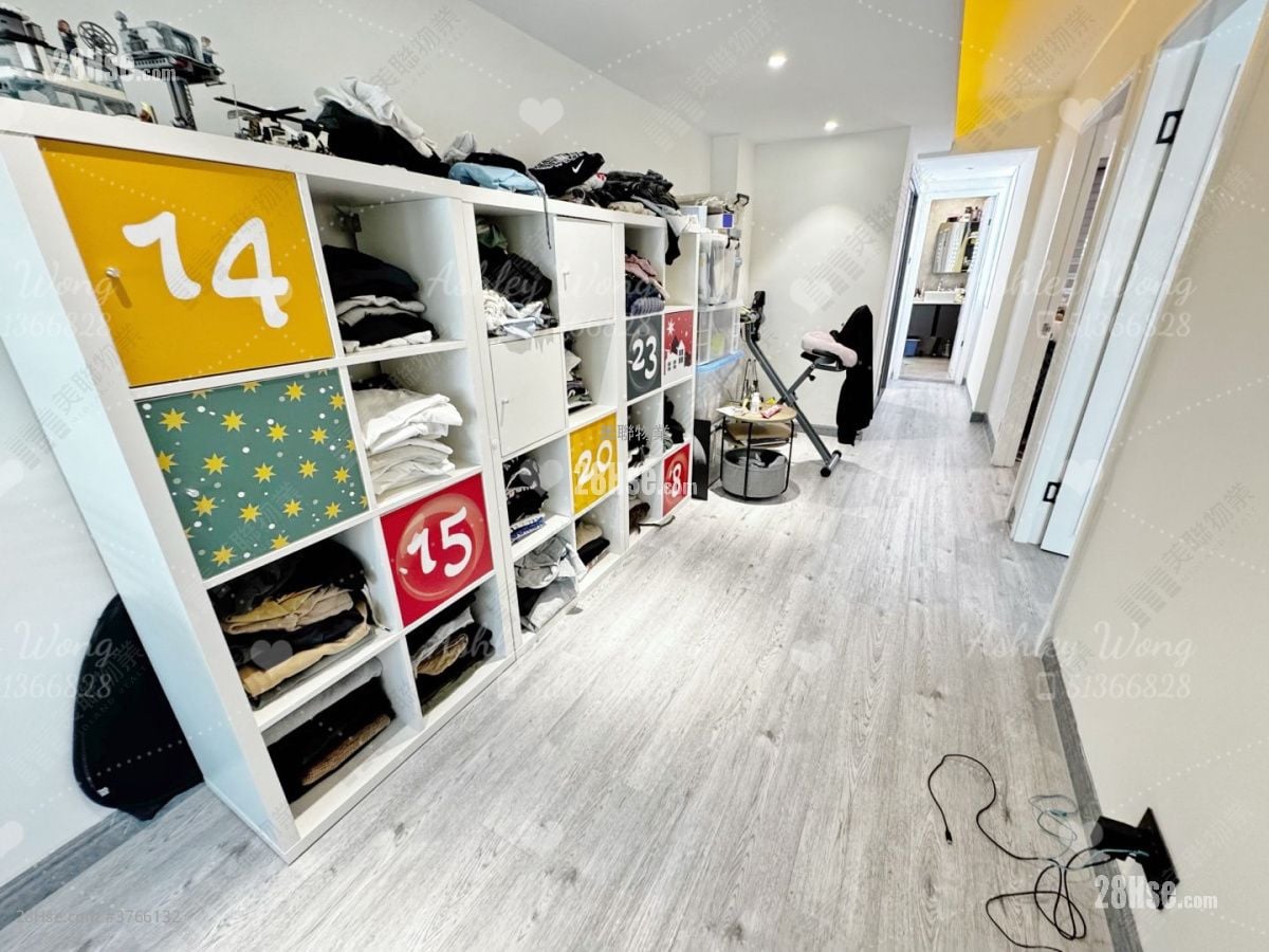 Maple Garden Sell 4 Bedrooms , 3 Bathrooms 698 ft²