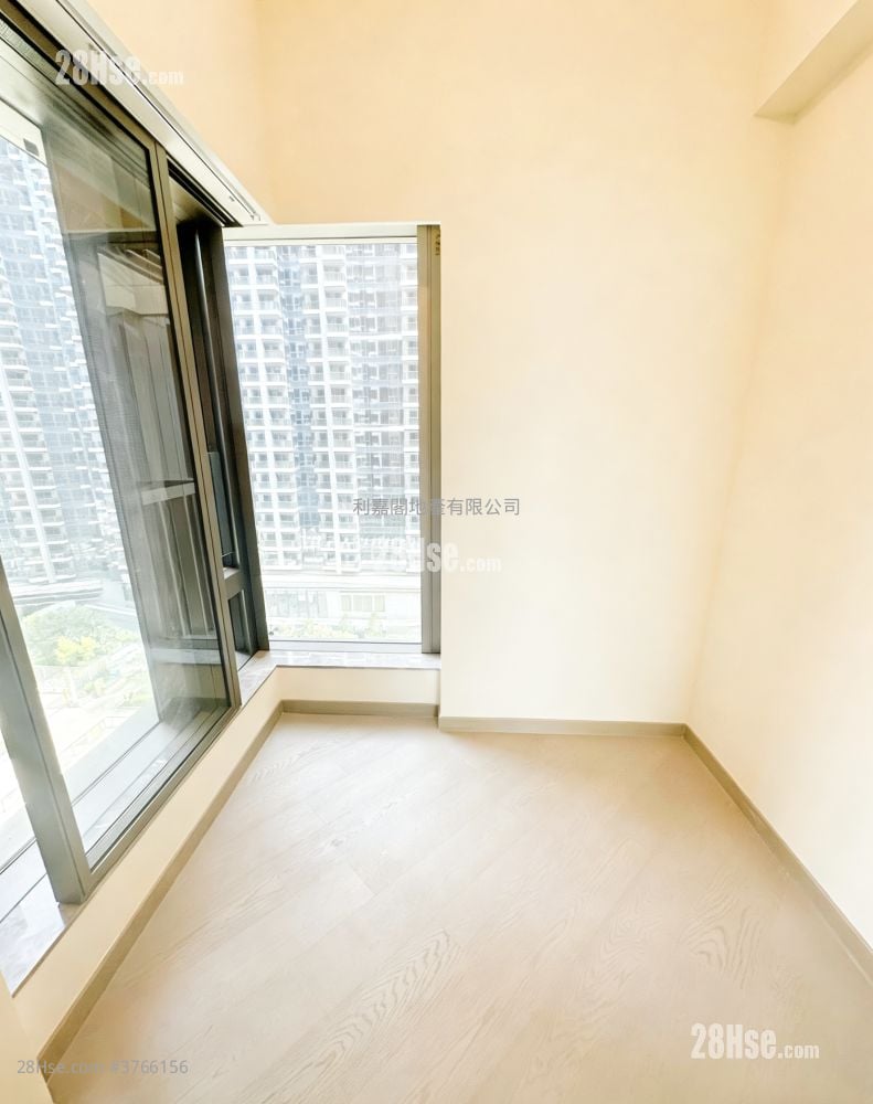 睡房 3: 澐璟 售盘 3 房 , 3 浴室 1,185 平方尺