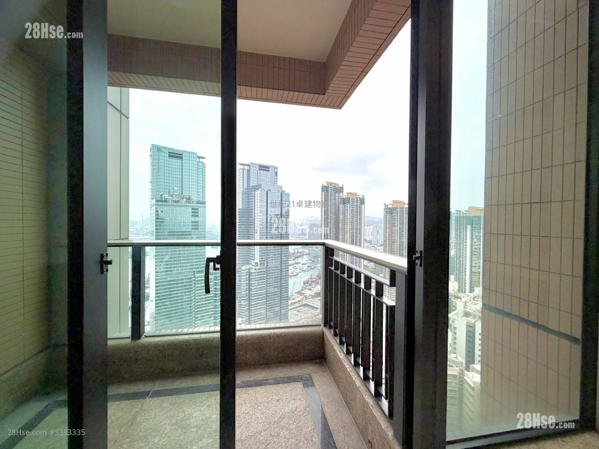 The Arch Rental 3 Bedrooms , 2 Bathrooms 970 ft²