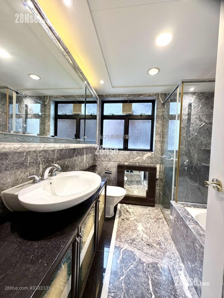 The Arch Rental 3 Bedrooms , 2 Bathrooms 970 ft²