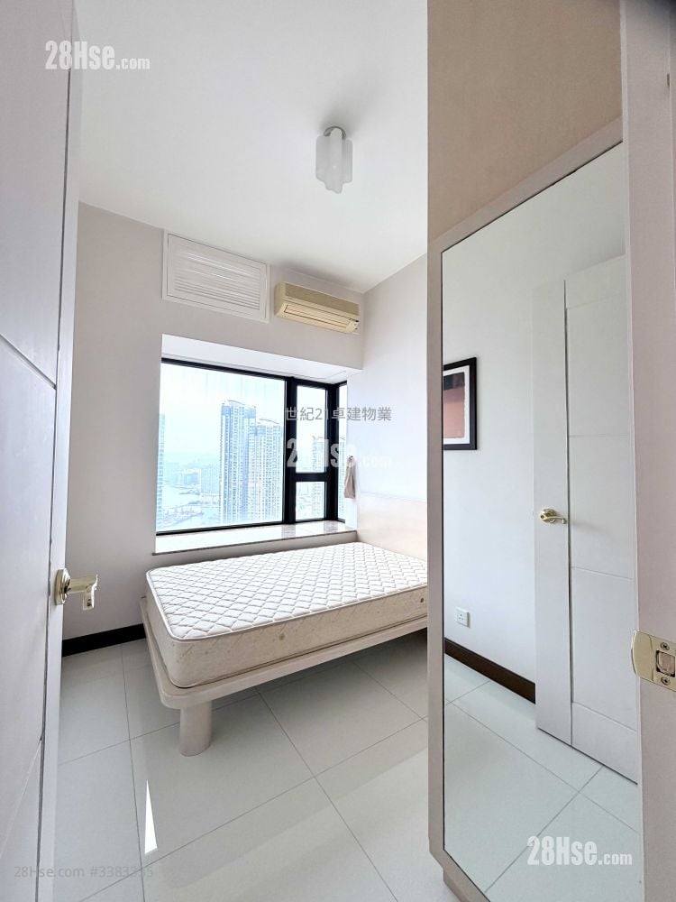 The Arch Rental 3 Bedrooms , 2 Bathrooms 970 ft²