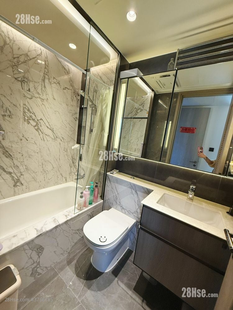 Le Pont Rental 3 Bedrooms , 2 Bathrooms 829 ft²